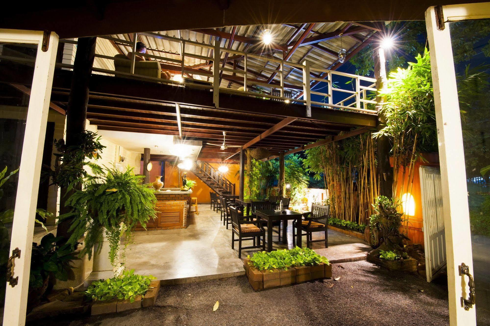 Smile House Boutique Hotel Чиангмай Екстериор снимка