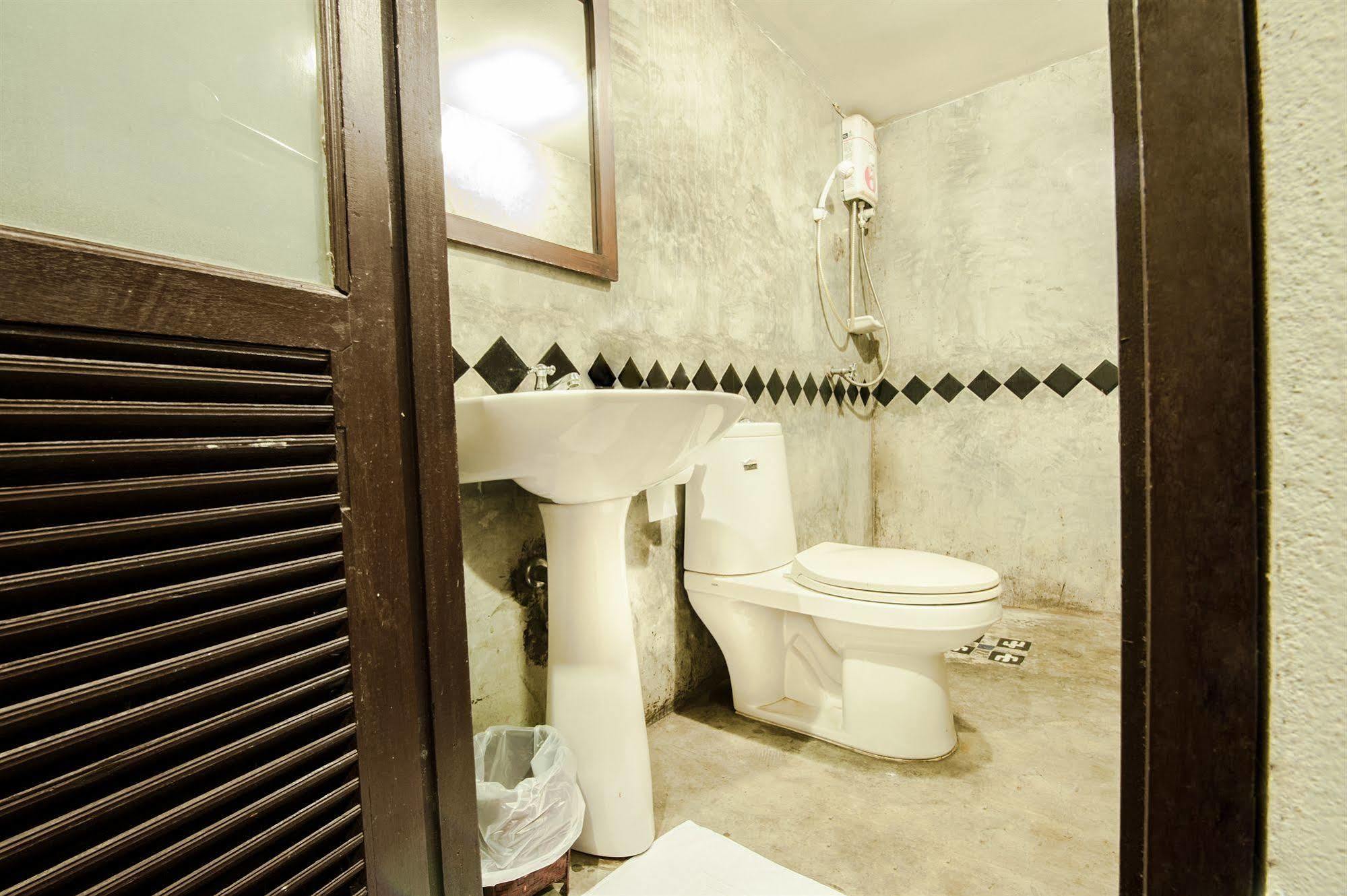 Smile House Boutique Hotel Чиангмай Екстериор снимка