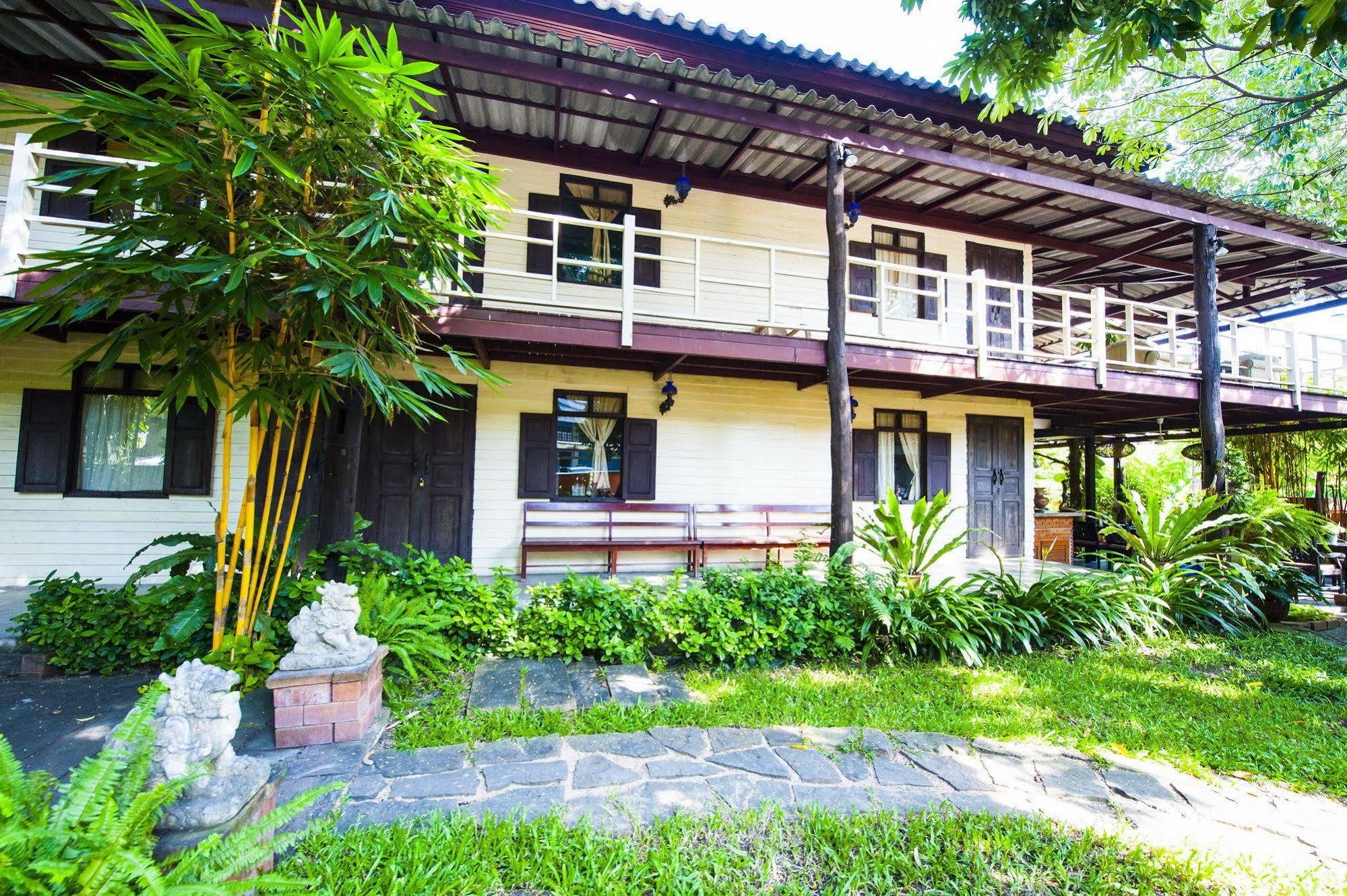 Smile House Boutique Hotel Чиангмай Екстериор снимка