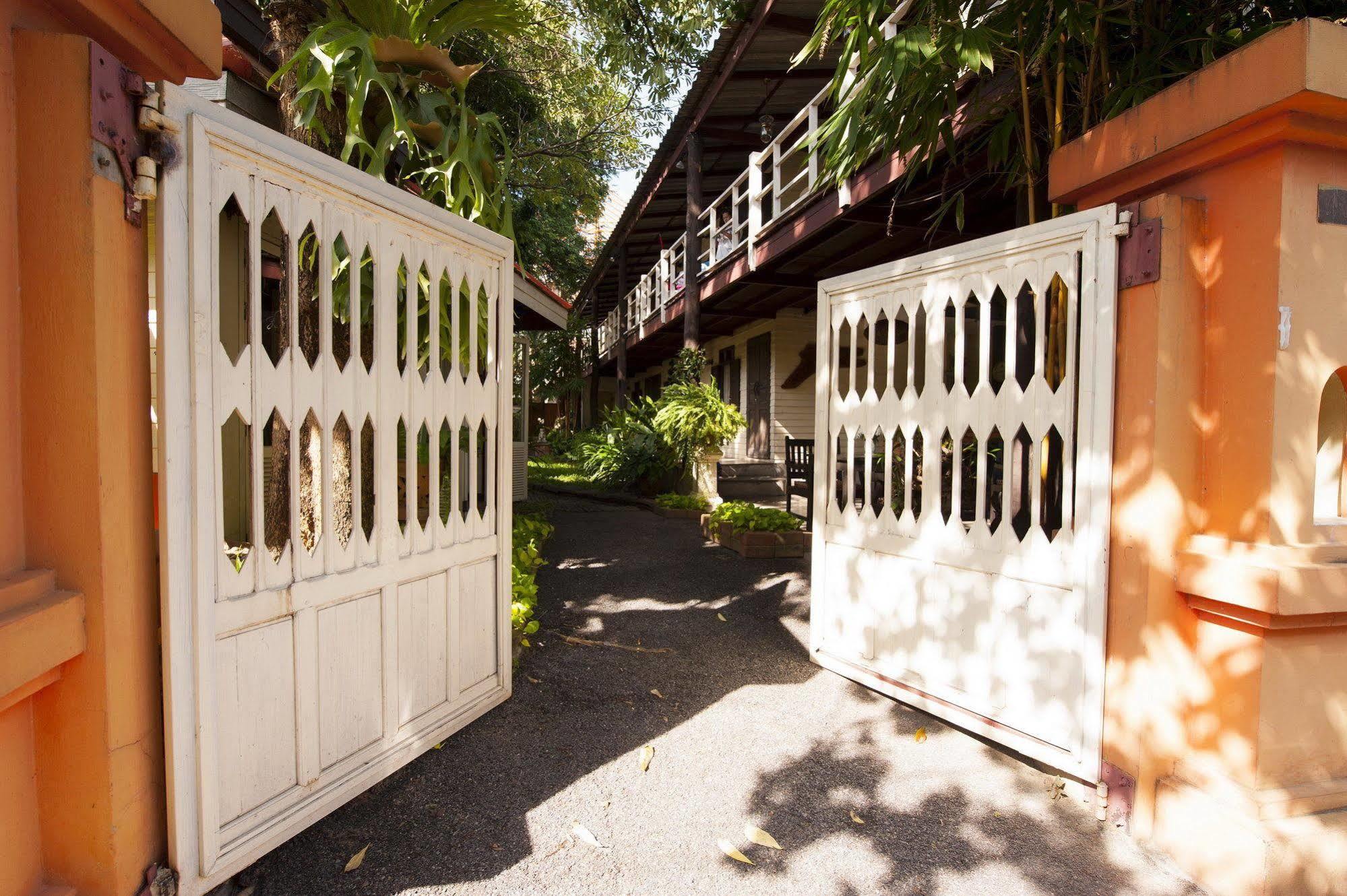 Smile House Boutique Hotel Чиангмай Екстериор снимка