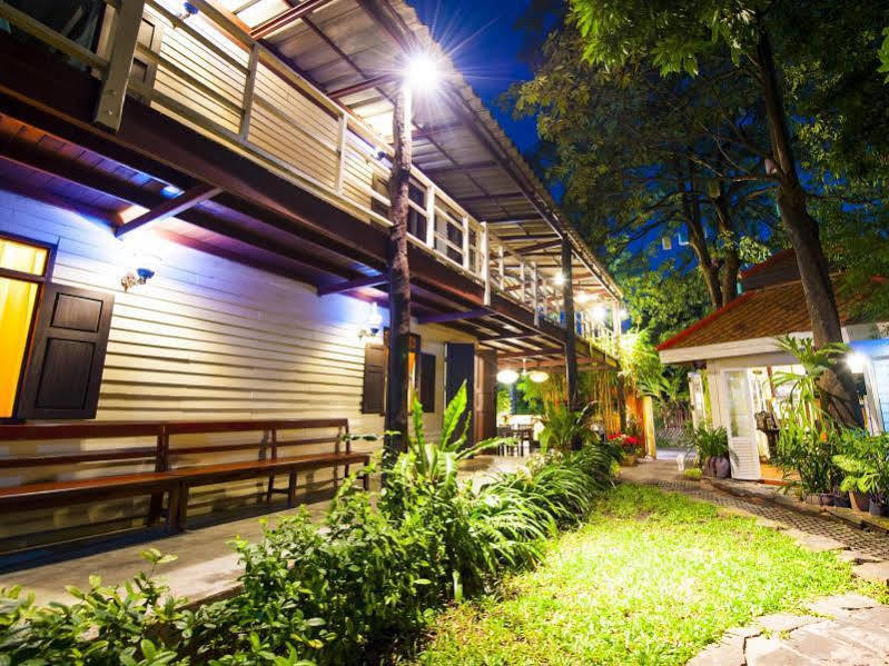 Smile House Boutique Hotel Чиангмай Екстериор снимка